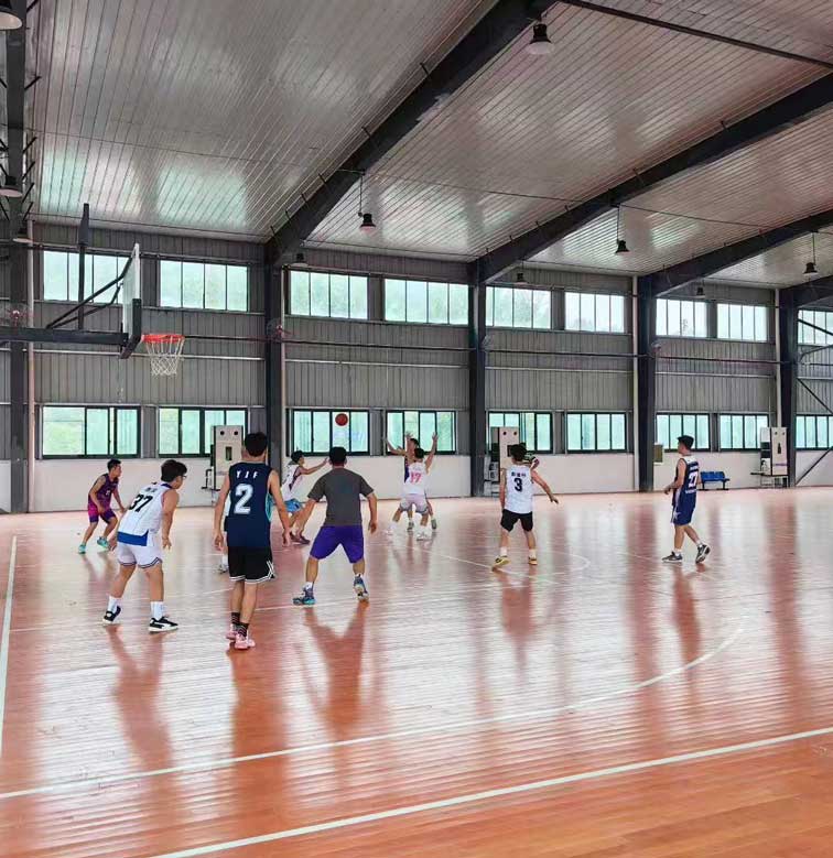 籃球館整體制冷降溫，安裝蒸發(fā)冷省電空調(diào) - 立式射流機(jī)